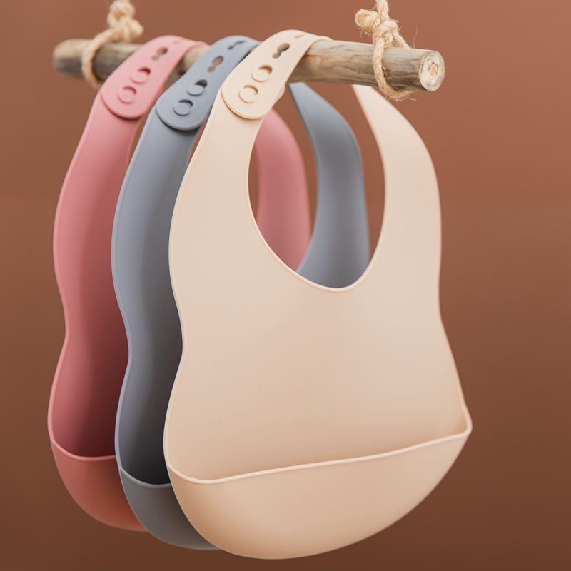 مريلة للأطفال من عمر 0 إلى 3 س - مراجعة Silicone Baby Bibs وسعره
