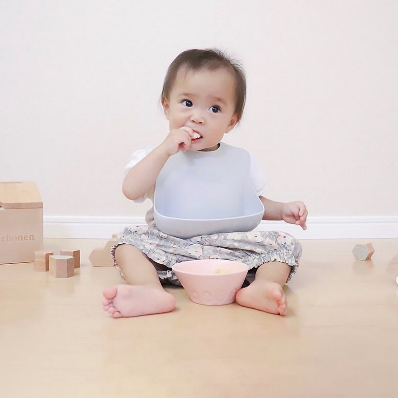 مريلة للأطفال من عمر 0 إلى 3 س - مراجعة Silicone Baby Bibs وسعره