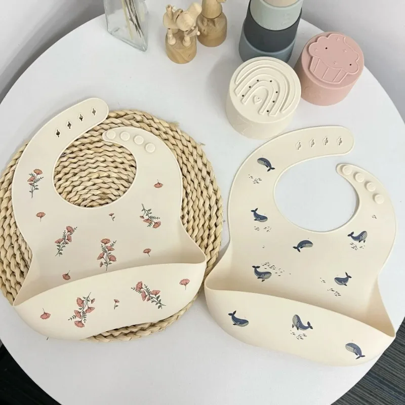 بدلة مريلة تغذية لطيفة، مريلة  - مراجعة Silicone Baby Bibs وسعره